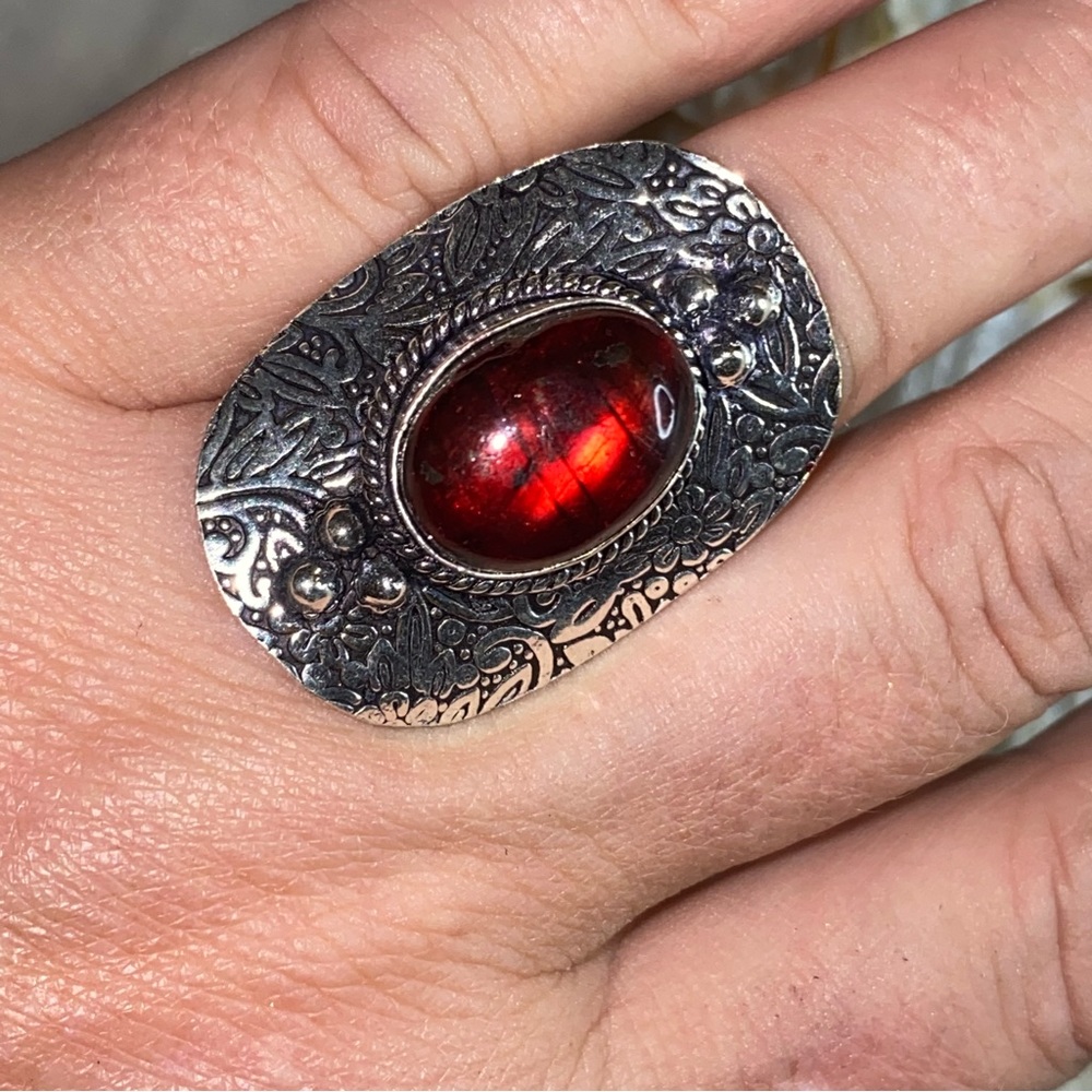 Exotic Red Flash Labradorite Renaissance ring - Picture 3 of 9